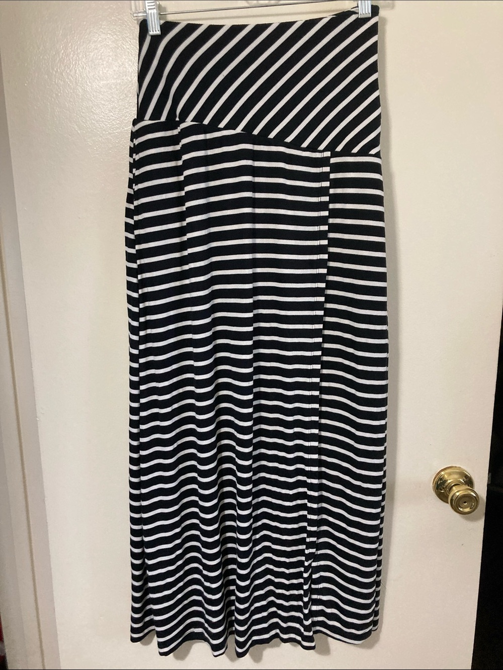 HALARA Black & White Striped Maxi Skirt with Diagonal Waistband
